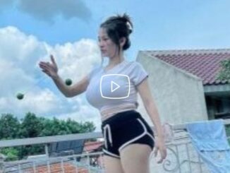 Cantik main lato-lato