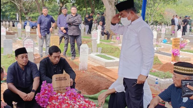 almarhumah Koesni Hariningsih