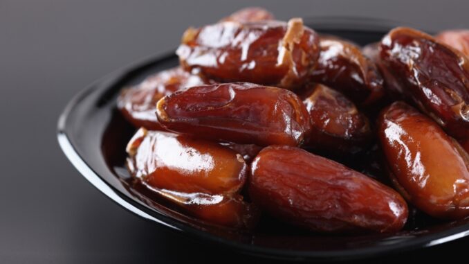 Buka dengan buah kurma