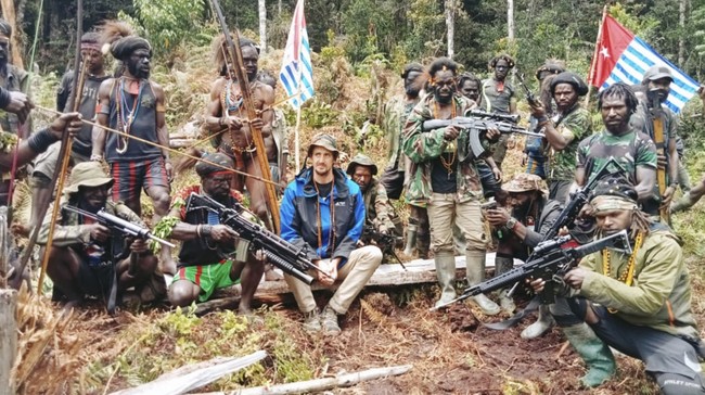Empat Pekan Disandera OPM Empat Pekan Disandera OPM