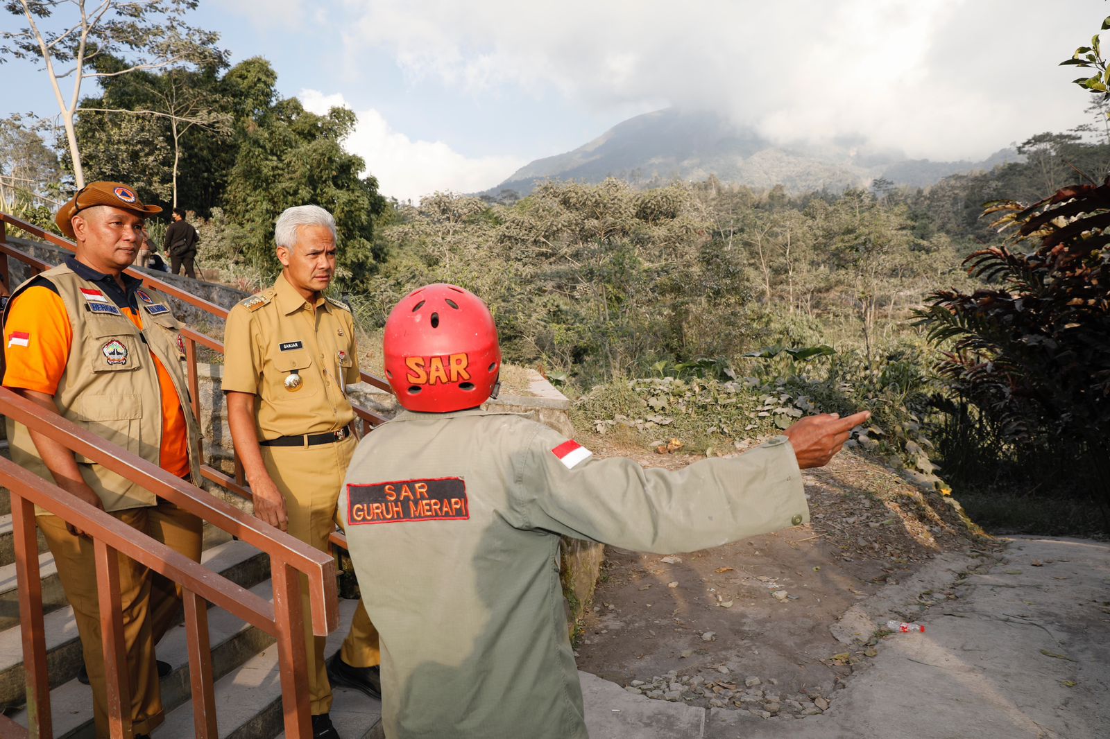 Ganjar Memantau Langsung Aktivitas Gunung Merapi