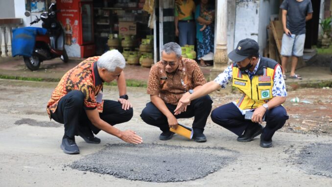 Ganjar Perbaikan Jalan rusak