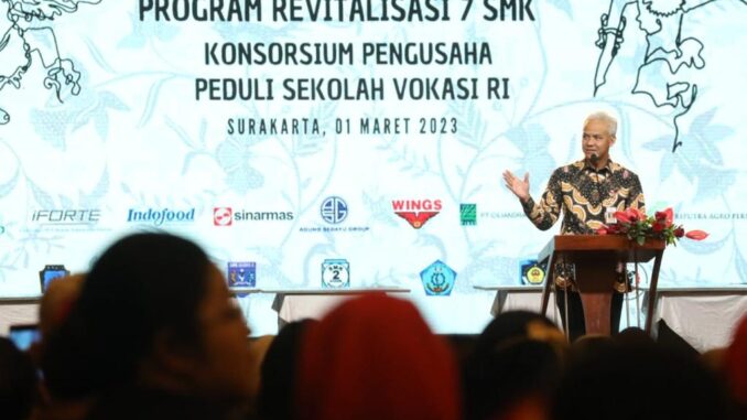 Ganjar Pranowo Teaching industry