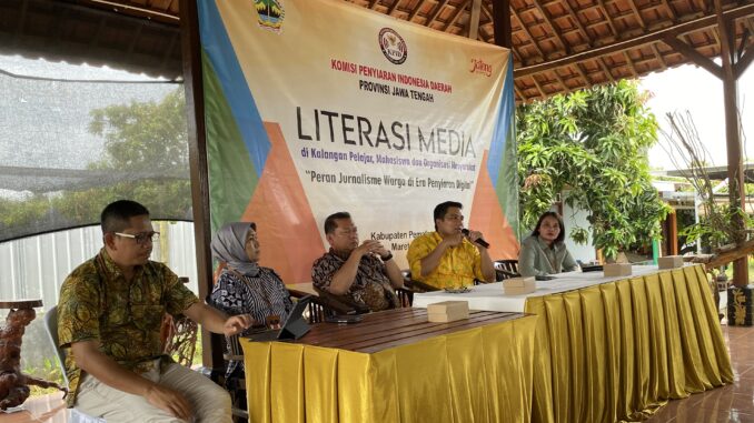 Literasi Media Perangkat Desa