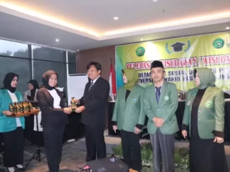 Kepada Wisudawan Fisip Unwahas Agus Riyanto Berpesan Jadi Pegawai Negeri Bukan Keharusan