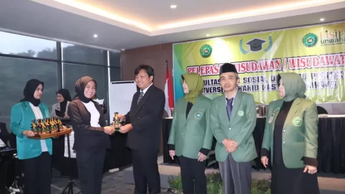 Kepada Wisudawan Fisip Unwahas Agus Riyanto Berpesan Jadi Pegawai Negeri Bukan Keharusan