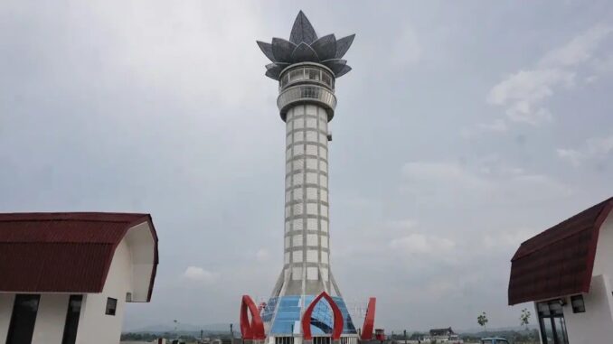 Objek Wisata Banyumas Menara Pandang Teratai