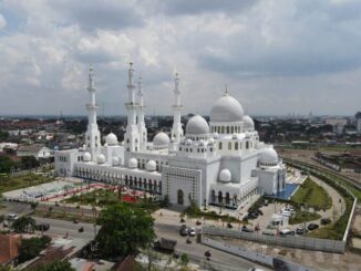 Pengunjung Masjid Sheikh Zayed