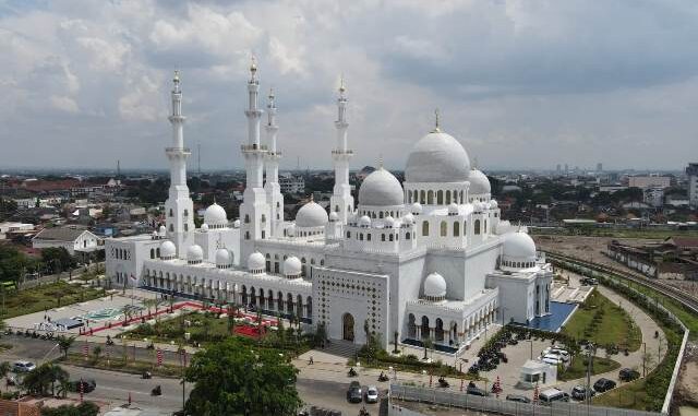 Pengunjung Masjid Sheikh Zayed