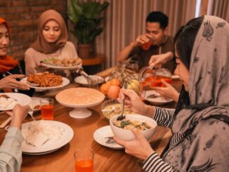 Sanksi Pejabat Buka Bersama