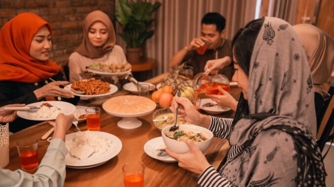 Sanksi Pejabat Buka Bersama