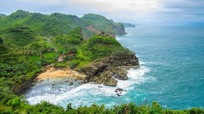 Wisata Wonogiri Pantai Sembukan