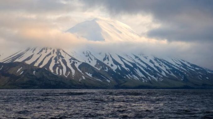 Aktivitas vulkanik gubung berapi di Alaska