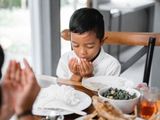 mengajarkan berpuasa anak