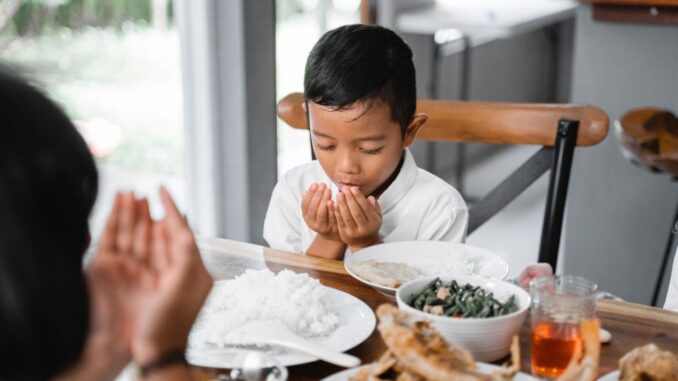 mengajarkan berpuasa anak