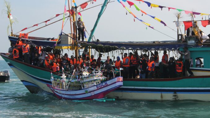 tradisi lomban jepara