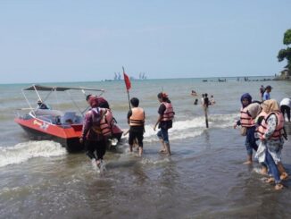 Speed Boat Pantai Ujungnegoro