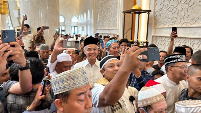 Ganjar Masjid Sheikh Zayed
