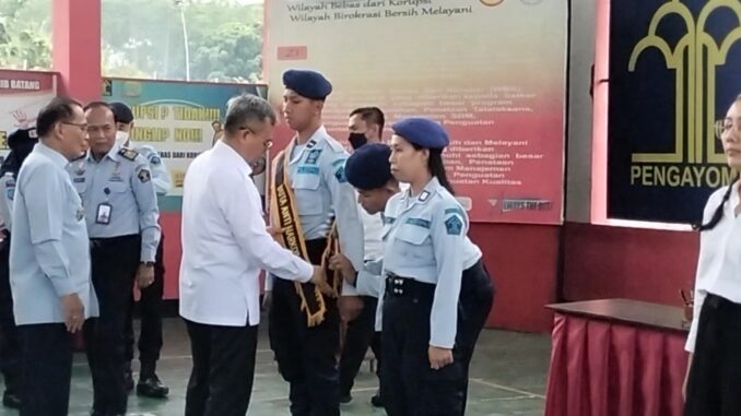 Lapas Bersinar Batang