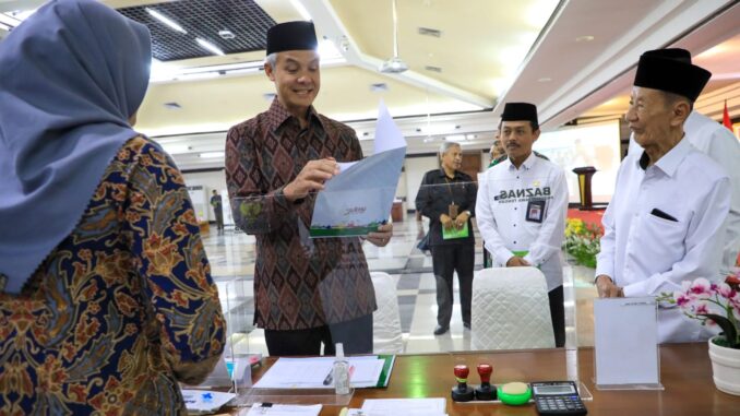Ganjar Terus Dukung Pengelolaan Zakat di Jateng