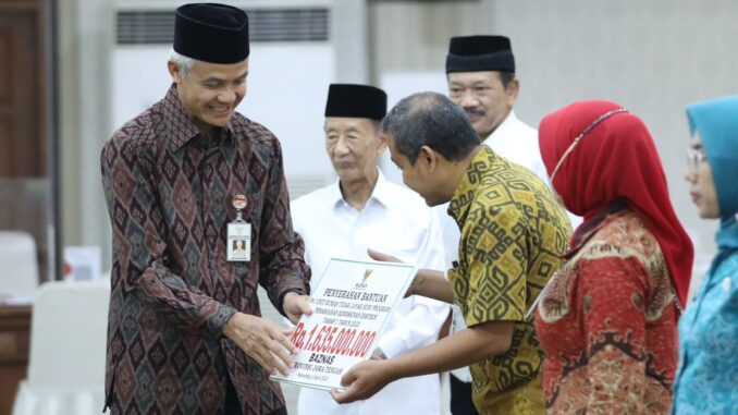Ganjar Terus Dukung Pengelolaan Zakat di Jateng