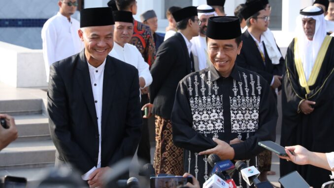 Jokowi Ganjar salat