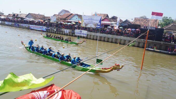 Lomba Dayung Batang