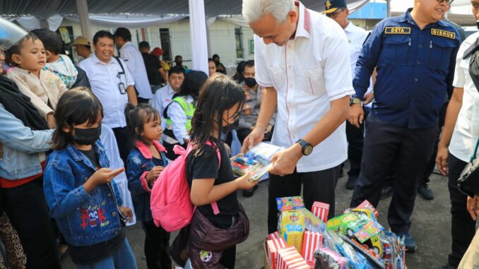 Pemudik Tanjung Emas Semarang