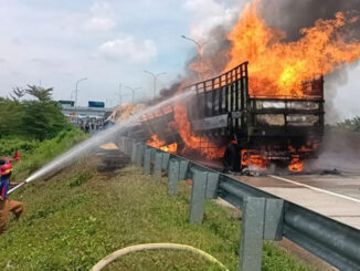 Truk Terbakar Pemalang