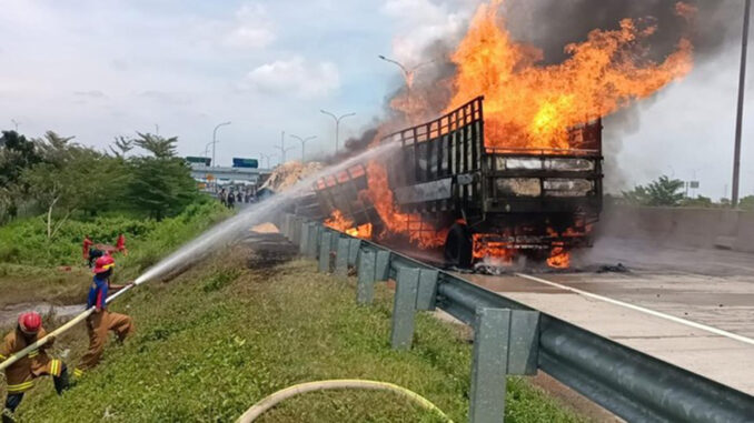 Truk Terbakar Pemalang Truk Terbakar Pemalang