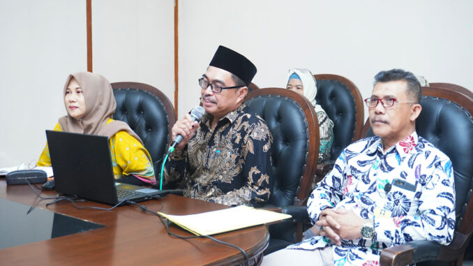 UNSOED Rapat pleno Majelis Pertimbangan Akreditasi Kearsipan Unsoed ini diselenggarakan secara daring dihadiri oleh Kepala Pusat Akreditasi Kearsipan Arsip Nasional Republik Indonesia (ANRI), Direktur Kearsipan Pusat, Kepala Pusat Pengkajian & Pengembangan Kearsipan, dan Tim Assesor, Selasa (13/4/2023). (foto: unsoed.ac.id)