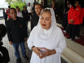 Hevearita Rahayu open house