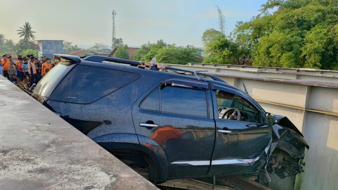 fortuner masuk rel