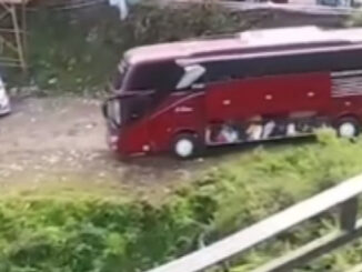 Bus Terjun Ke Sungai Guci