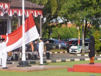 Dalam rangka Peringatan Hari Pendidikan Nasional (Hardiknas), Pemerintah Kabupaten Batang menggelar upacara bendera