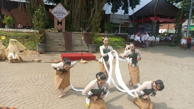 Tari Lajur Caping Kalo