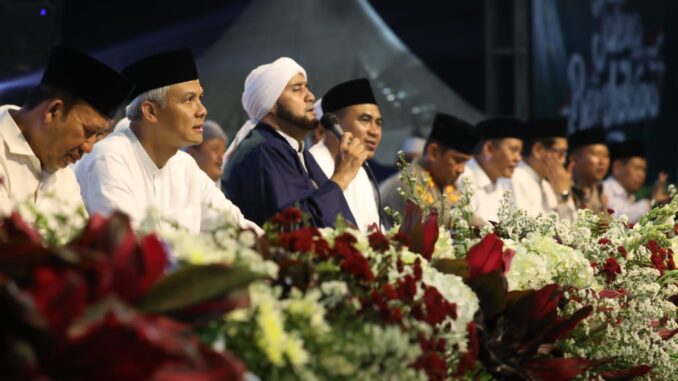 Habib Syech bersholawat