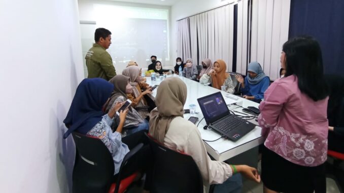 praktik beli saham