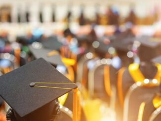 Wisuda UNS