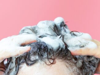 Shampo dan kondisioner penyebab rambut rontok