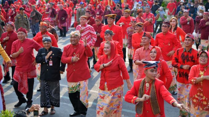 menari bersama Jalan Pemuda