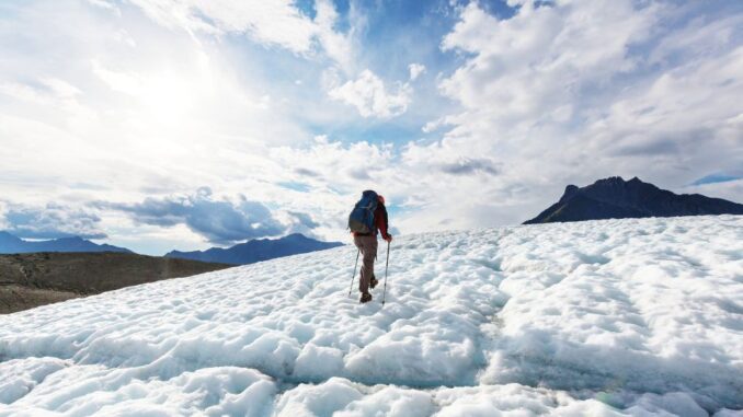 Ilustrasi Pendaki Malaysia Gunung Everest