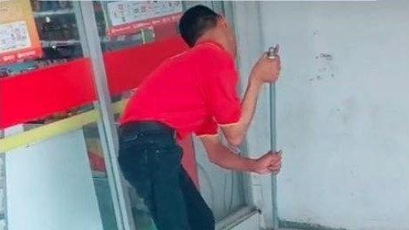 Pegawai Disabilitas Alfamart
