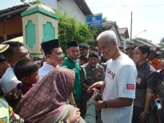 Ganjar Meninjau Dampak Gempa Tegal