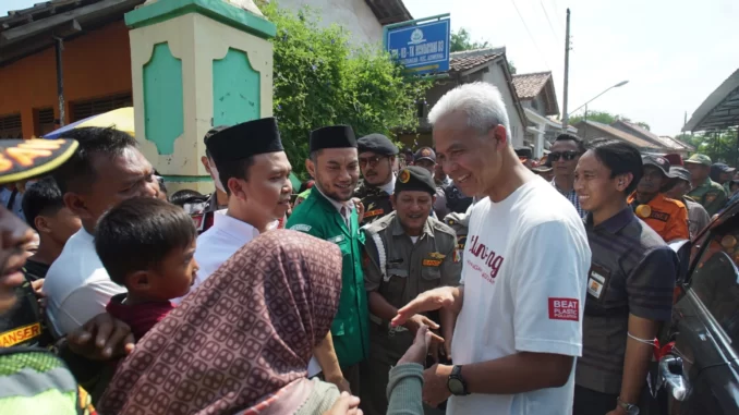 Ganjar Meninjau Dampak Gempa Tegal