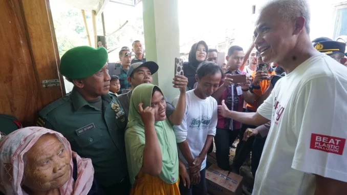 Ganjar Meninjau Dampak Gempa Tegal