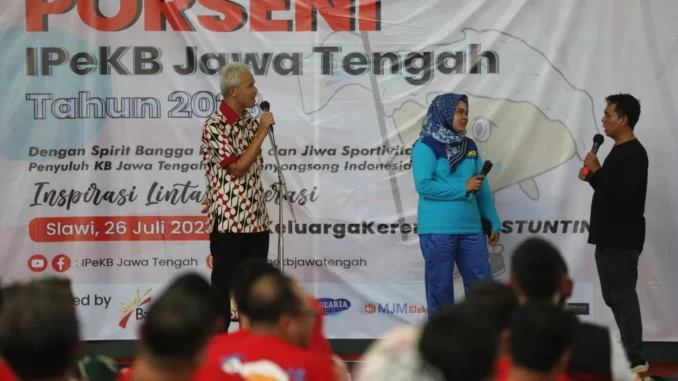 Gubernur Jawa Tengah Ganjar Pranowo tegaskan tidak akan ada lagi kejadian sekolah menahan ijazah lulusan atas dasar tunggakan pembayaran atau apapun alasannya