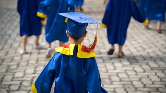 Ilustrasi Wisuda Sekolah Semarang Ilustrasi Wisuda Sekolah Semarang