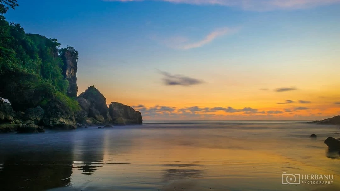 Pantai logending 