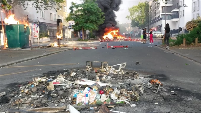 Polisi Menembak Remaja